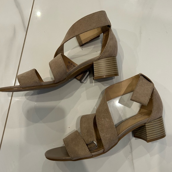 Naturalized Sandals - Picture 4 of 4